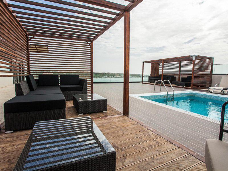 CFD3A2D25B1A5DA8C8EEDC3414292098