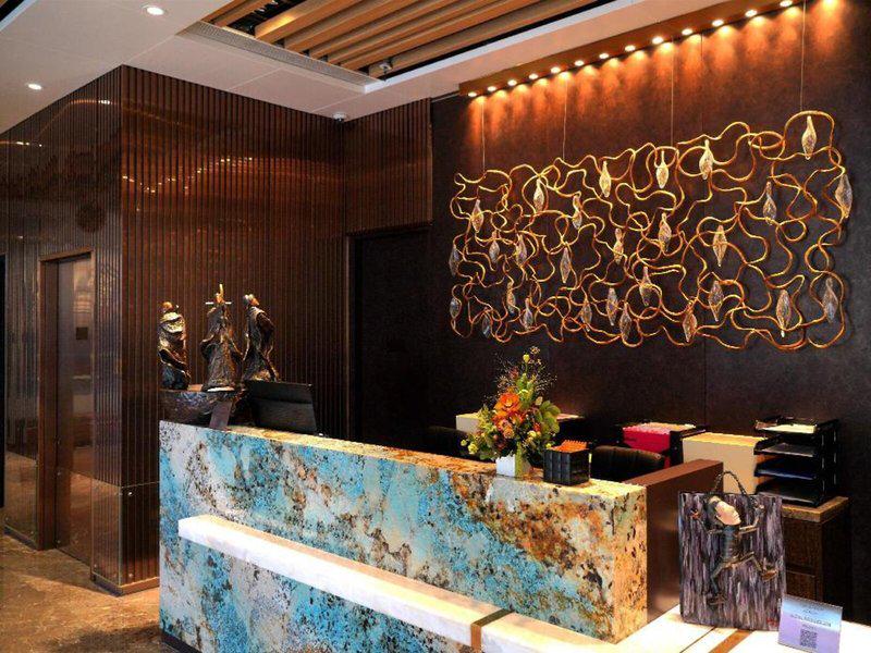 AF7044CB56F18AAF230C094BFE214038