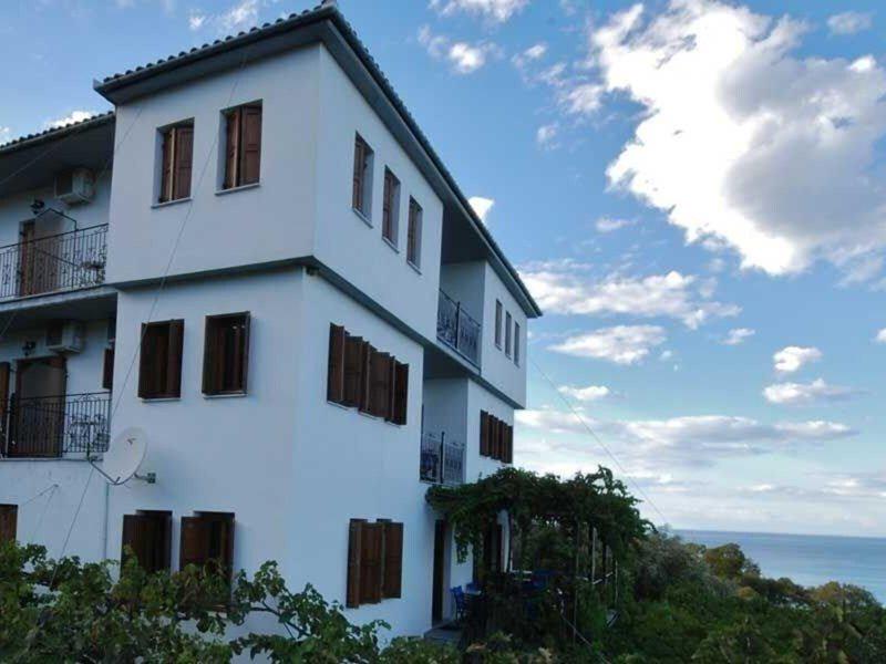 7BFCFF2152D2B53B6195F58CCE6EEFC8