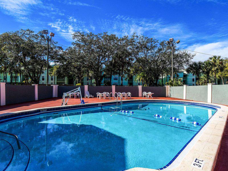 FB330C3CCBB4A7C38A4D293C97361140