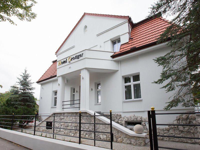 6099FF3C0A424D194E872756D2100B9E