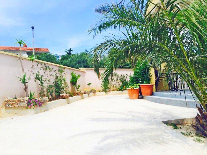 6071A6851E25BA198BAA54FACB08F5E0