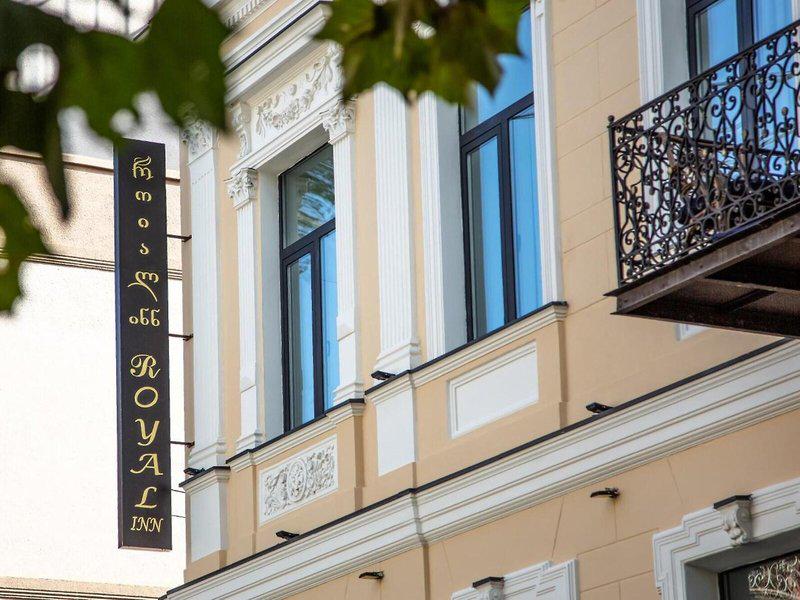 DFE3657121A8D8290757DA61AE9E2337