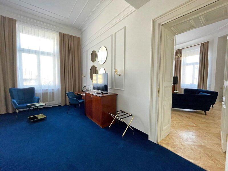 7BC2C0F8D3954E93A14DACD047DF7460