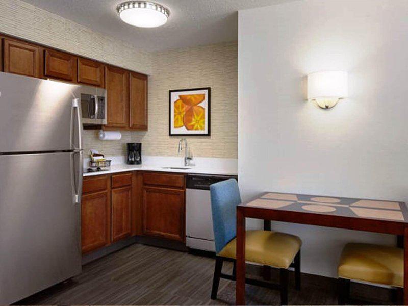 B050EE17D5857BDCDEABAB24F12CAC63