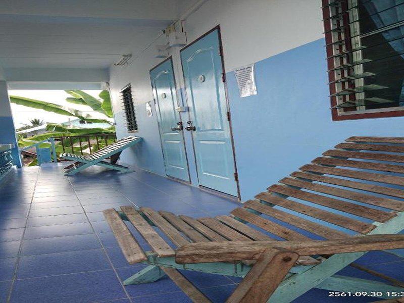 A6E57FB4CC9FFADA0B2101F8925BB2B3