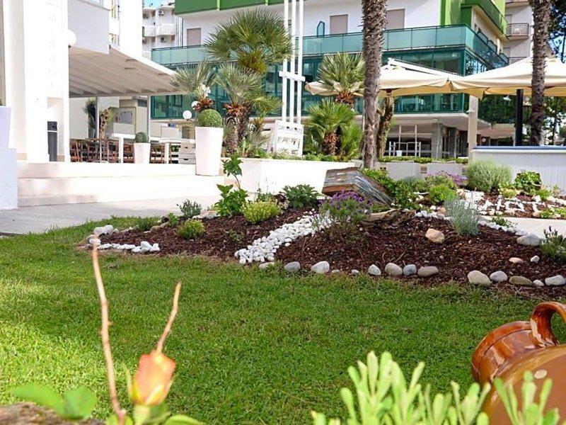 8AD29DBCEC45BD80845355A018B5EB80