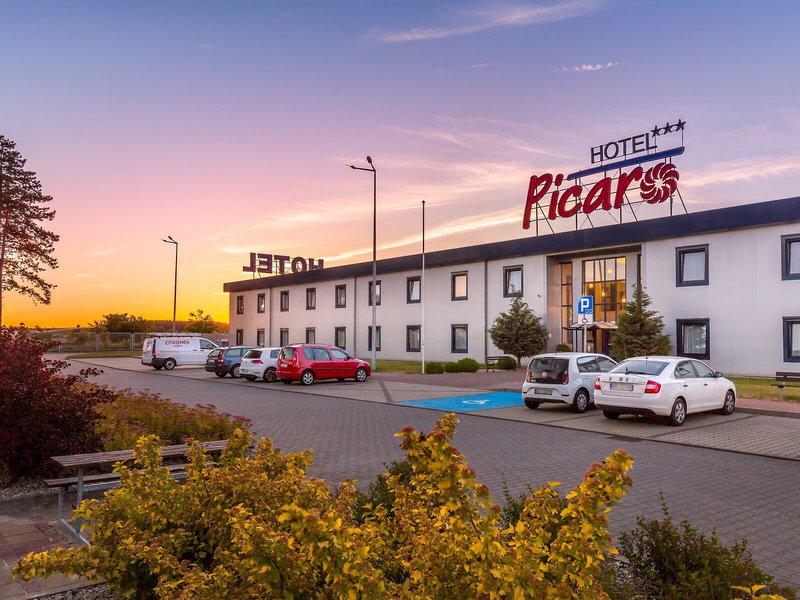 FF6EEF22B8A587AEC63E028E3A6D7935