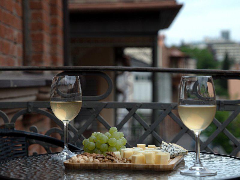 F3283915F5267F9BCBD21F3E2418B928