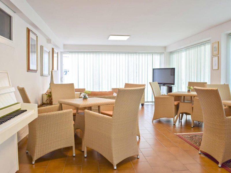 E86E239A3AB9E793A516EFC85936827D