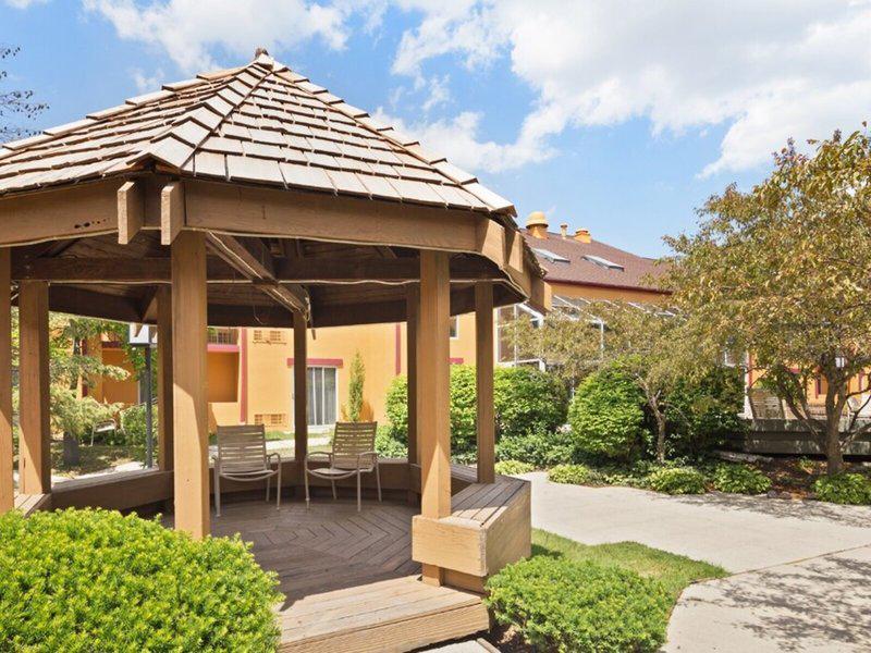 12AEFB9325D39B7341C2CAA719F634E1