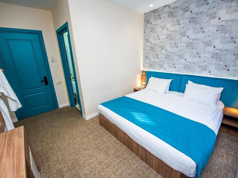 C0598F90F686D07A3FB995D70BE8104C