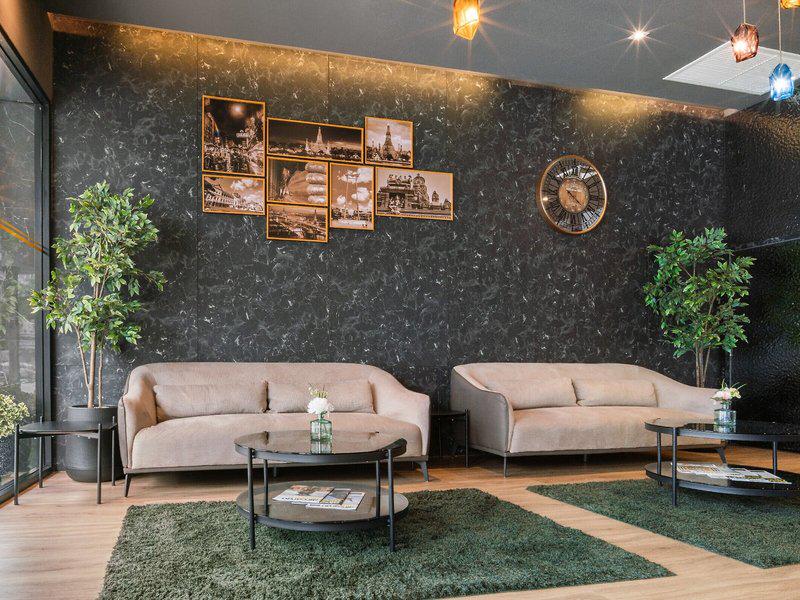 CED2A962F9D89441E2C2F2422B49044A