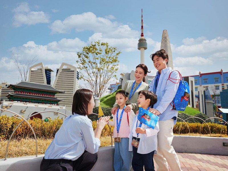 D9E0DDB3594F174F4A036B50677B946C