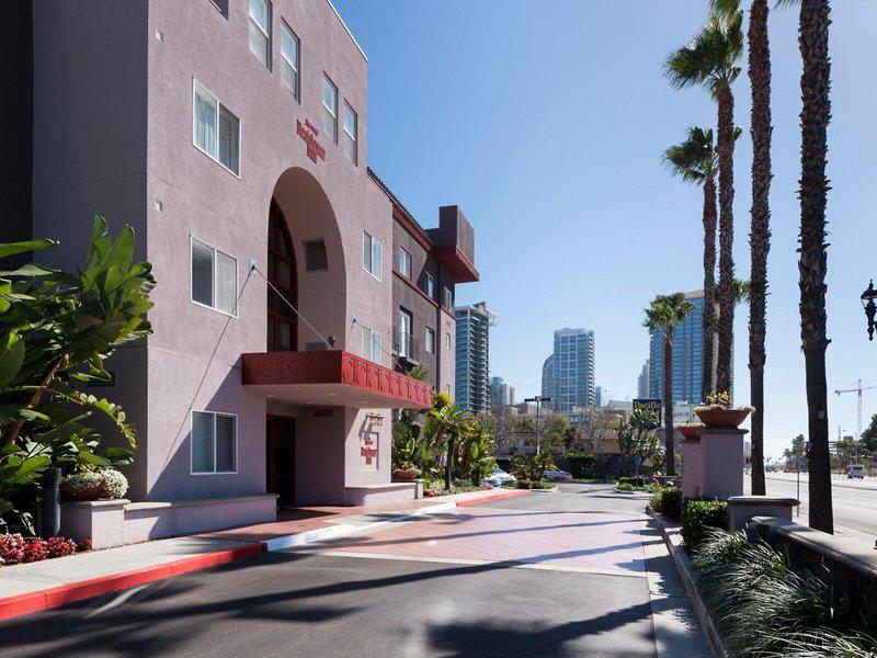 B119300B6BA438AF40BE603C799020CA