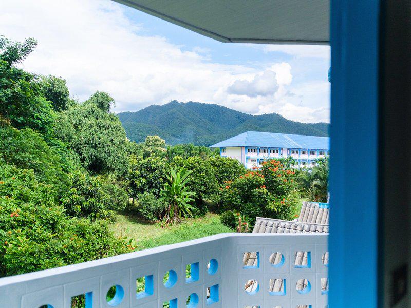 3C5F88F8F194E8110D85F2B2B6348939