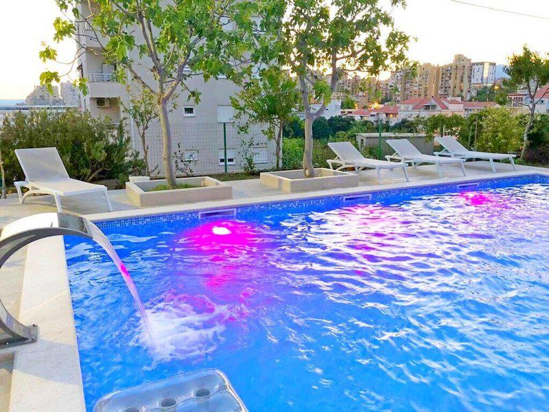 7033AEEF929436D6AAAF9CA470C9A1E4