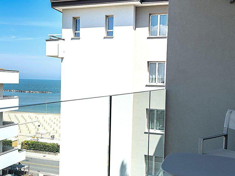 3C4360321AE30C2BC578F00DC6D01BE6