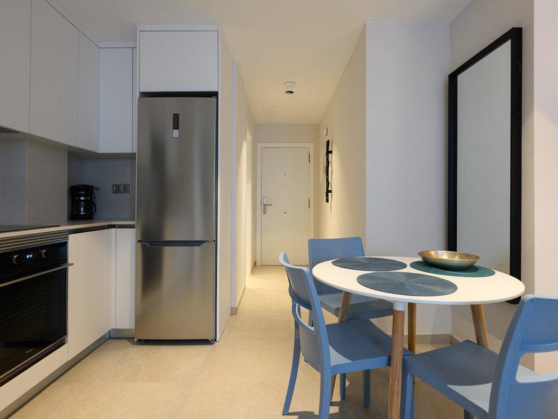 51DF9BC275E87F7E11D176AE0B07A4D1