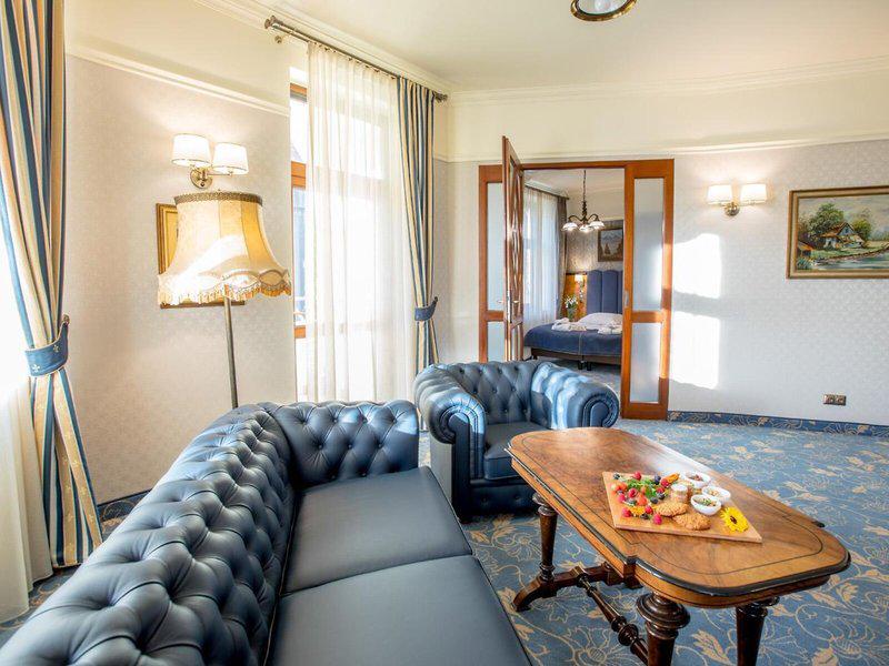 E8080D41CCA199826188D1EF54F9692E