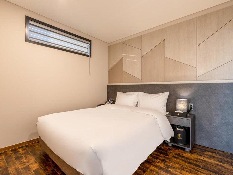 0DC1BF9DBE433EC1B9FE7095382E0FC1