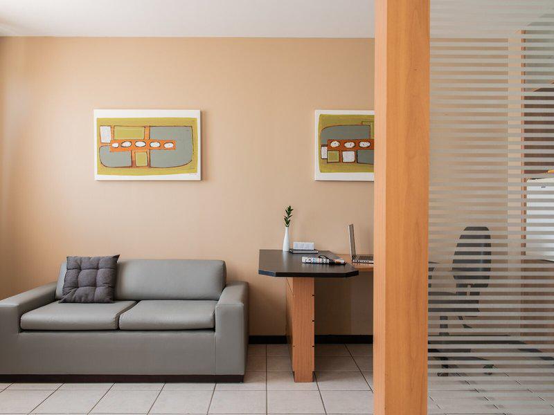 2D0718B56A24A337DF3C0F32C596BFC7