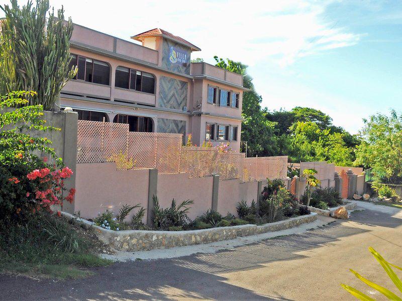 E7ED70C3E6920C14F38B979AA64177AA