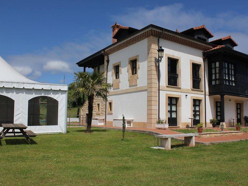 21E6F540C93422D9F09DDD3C0EB9AD5B