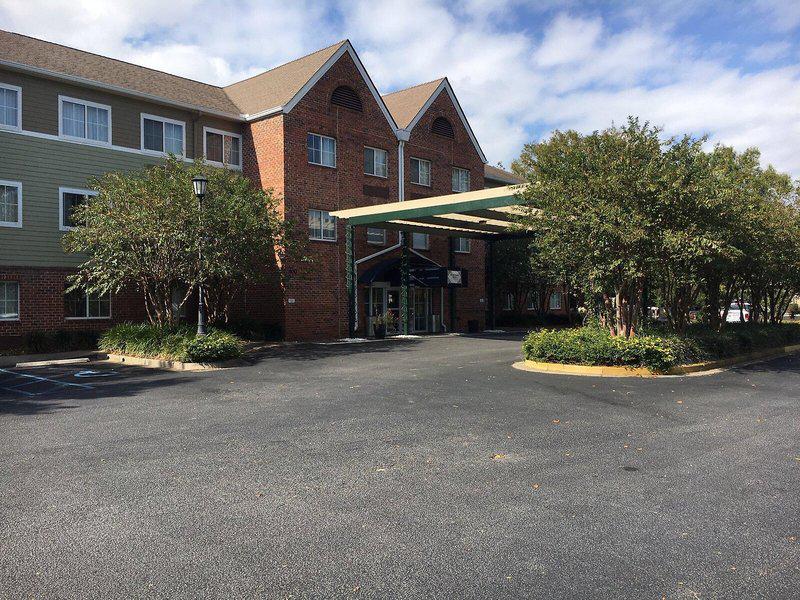 1C643B32B6EF85610E76BC015BA038E3