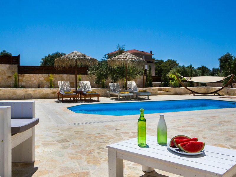 818F2608E25CB49A530B977209A8D203