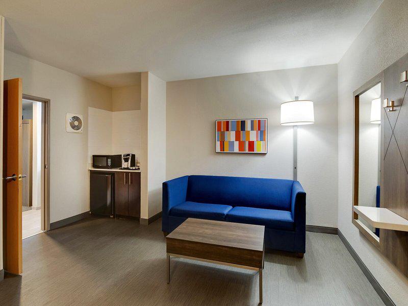 D478E22851B76557606A7051DCE2D703