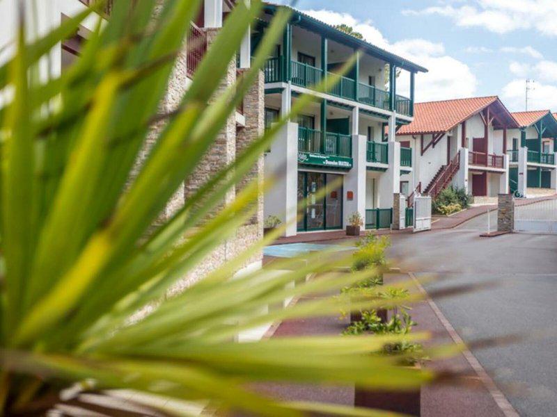 83311B56A7FDCA85B6E9E156AC4A6463