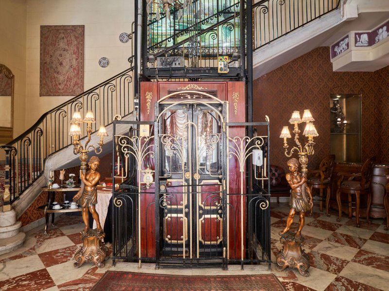 112F15BA01225730F6F5E39DF6A6B885