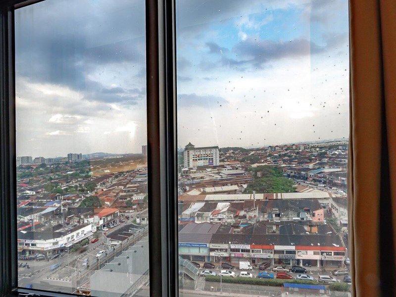 00B8C18361C918EAD51B5FB33C5D2A72