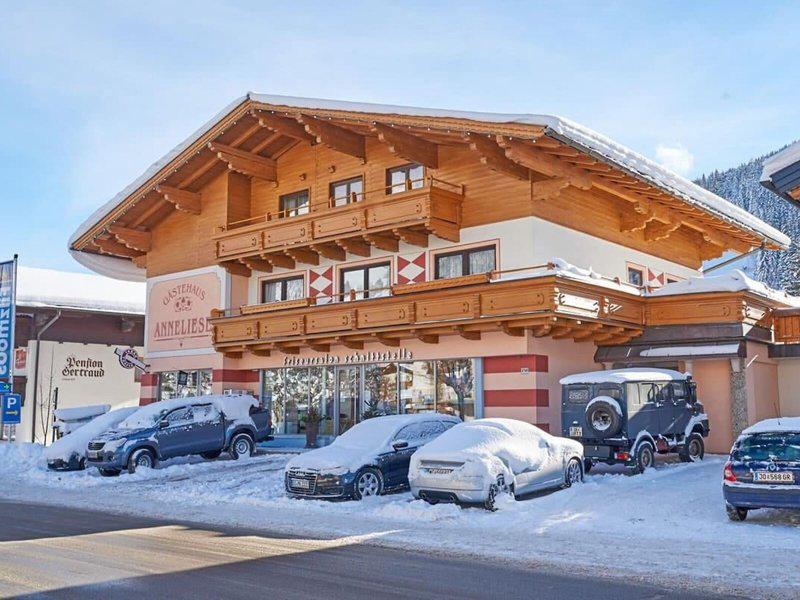 28BDCF38D6D85ACEC5E008342E21F403