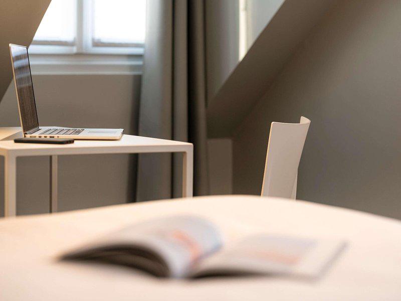 19833C774F5E548F6D53ADC8D31D8B8D