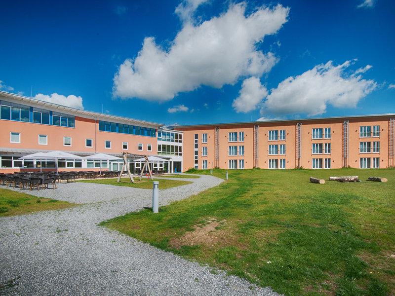 886BD18C6448444F0EAD4E6FE41F50F7