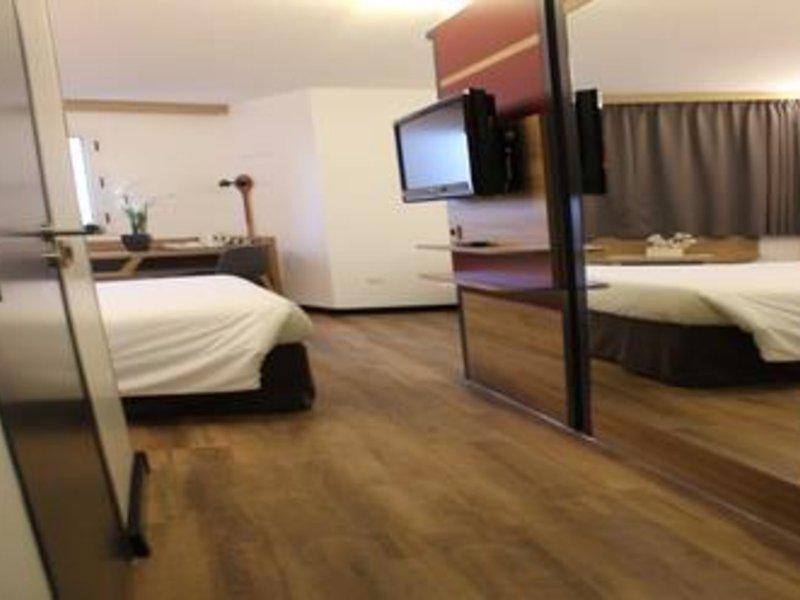 241E5A9B1C0A92FF19942B125BBA9B03