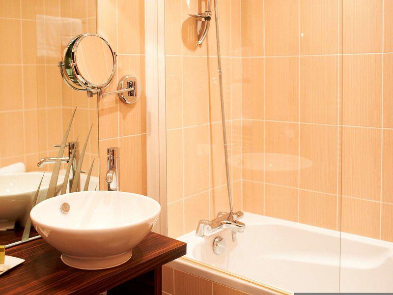 70CF4DA739425175C03F9E4C0BC38FDB