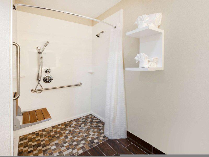 85CFBB5E9BBD14FFA048BFB969914100