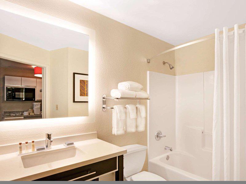 17551BDCA839C7A31B4D7257FC5AD936