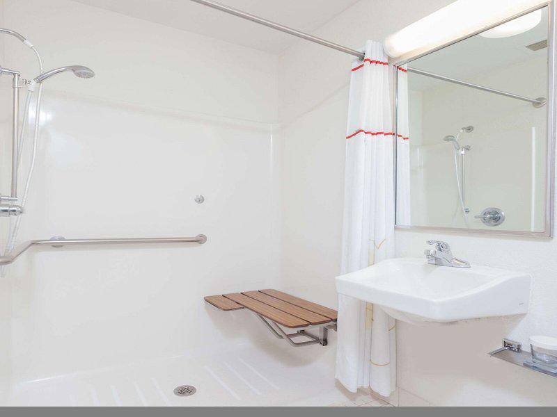 030CEE5AB1115043D372881FACB940F9