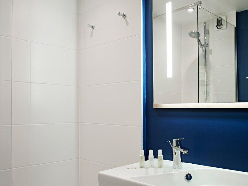 7C5FB04472796D81F86F31F927FD44F4