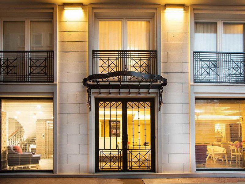 F98EB7536C4C69BE2C0BE175B65EA60E