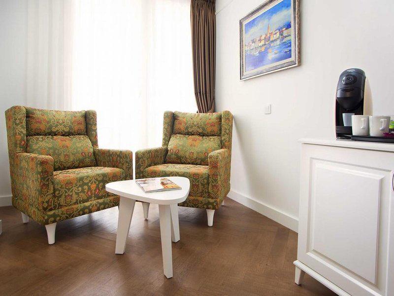 0C3244B80EA8AB60F885AF2A6C6667B2