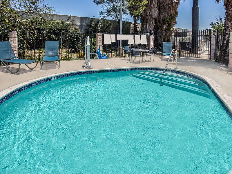 5D8733752D1CB3E553A696C84C626A46