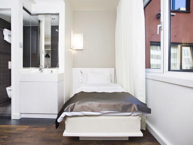 22BFB37A2BA57F9921BB5233C8284779