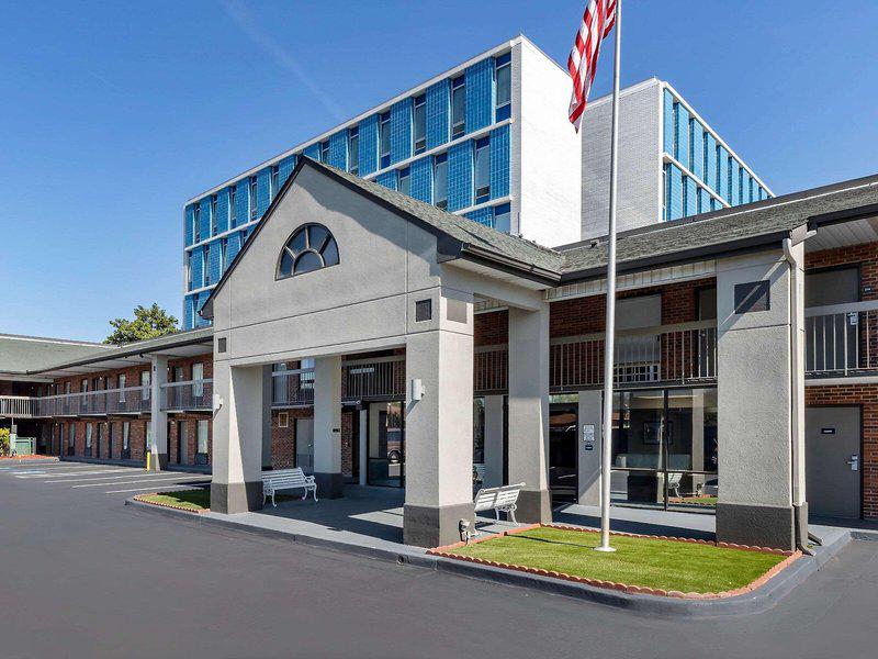 7D559C7BE2F489E3EDAAF50B13969DC7