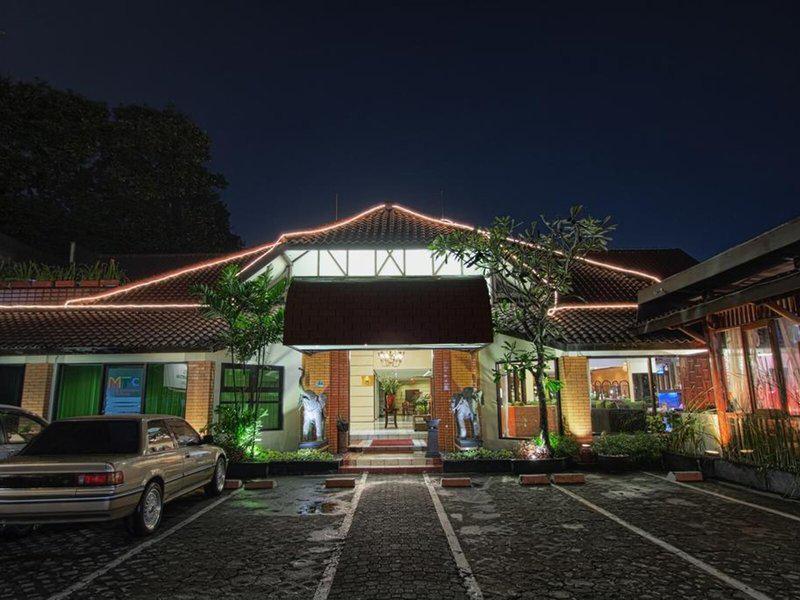 16CB3AED41A595BE8CD4B89601A6B183