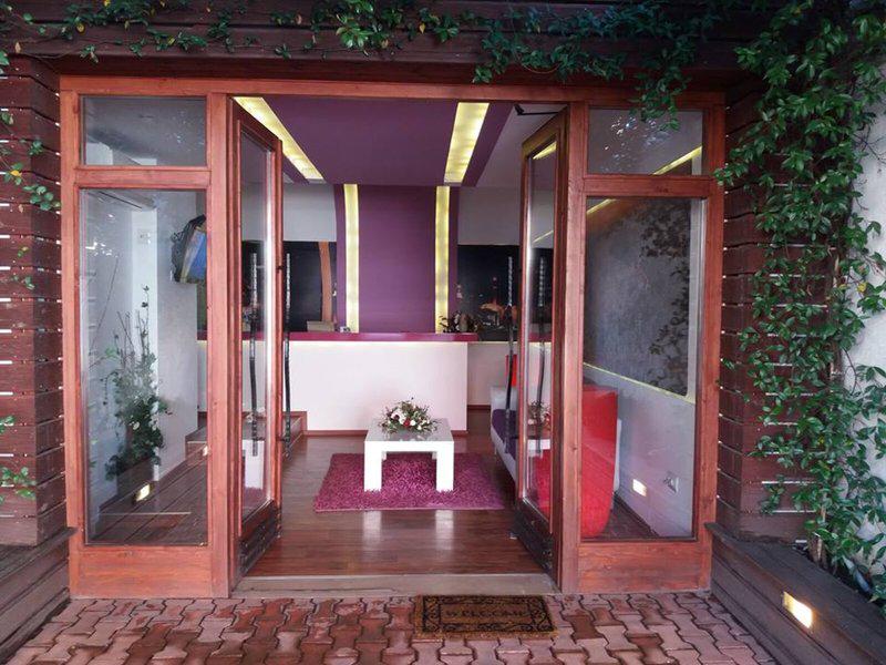 24CE3AC8AEF15C45FCED9AD9586923C0